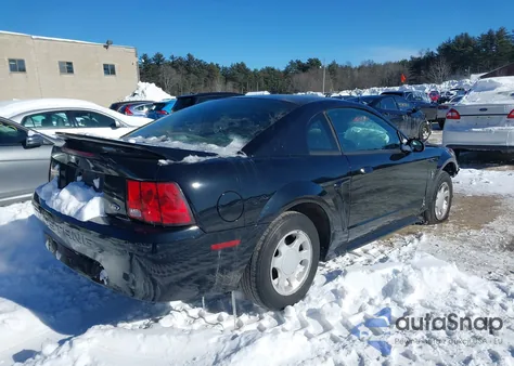 2000 Ford Mustang z USA, uszkodzony, nr VIN 1FAFP4046YF238109